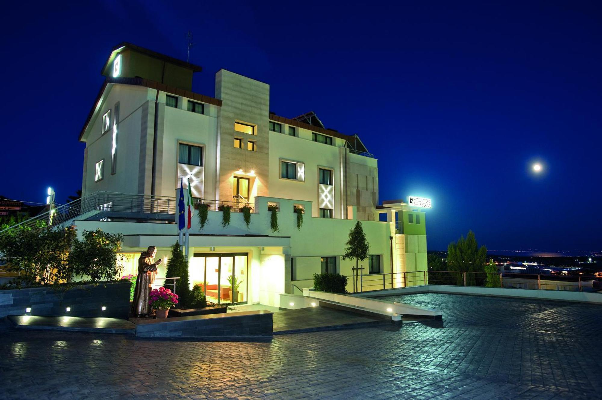 Hotel Vittoria San Giovanni Rotondo Esterno foto