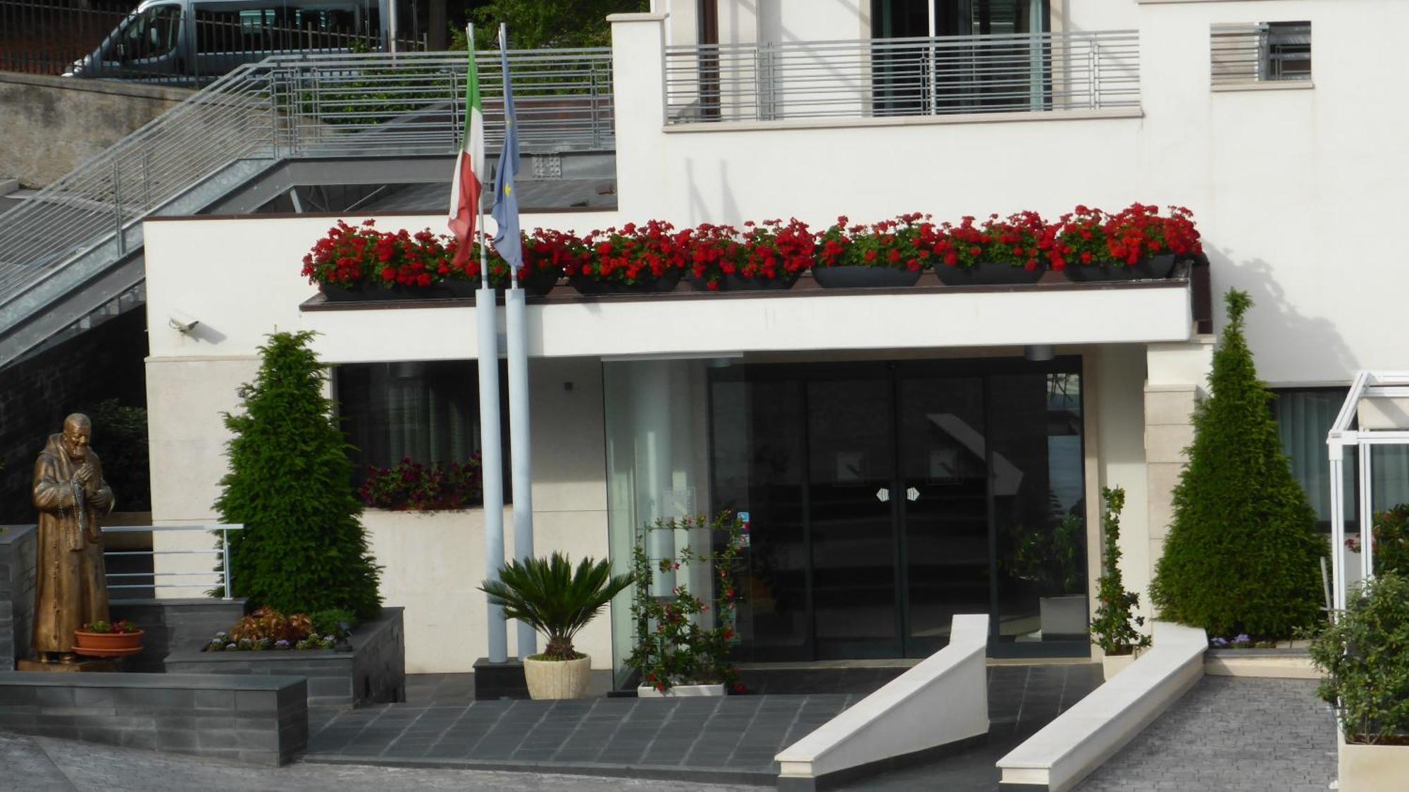 Hotel Vittoria San Giovanni Rotondo Esterno foto