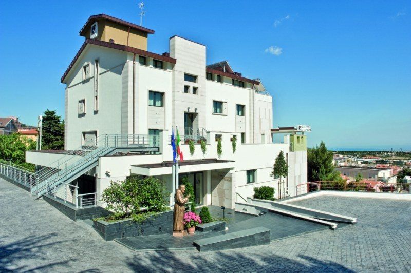 Hotel Vittoria San Giovanni Rotondo Esterno foto