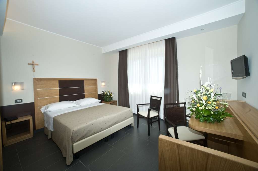 Hotel Vittoria San Giovanni Rotondo Camera foto